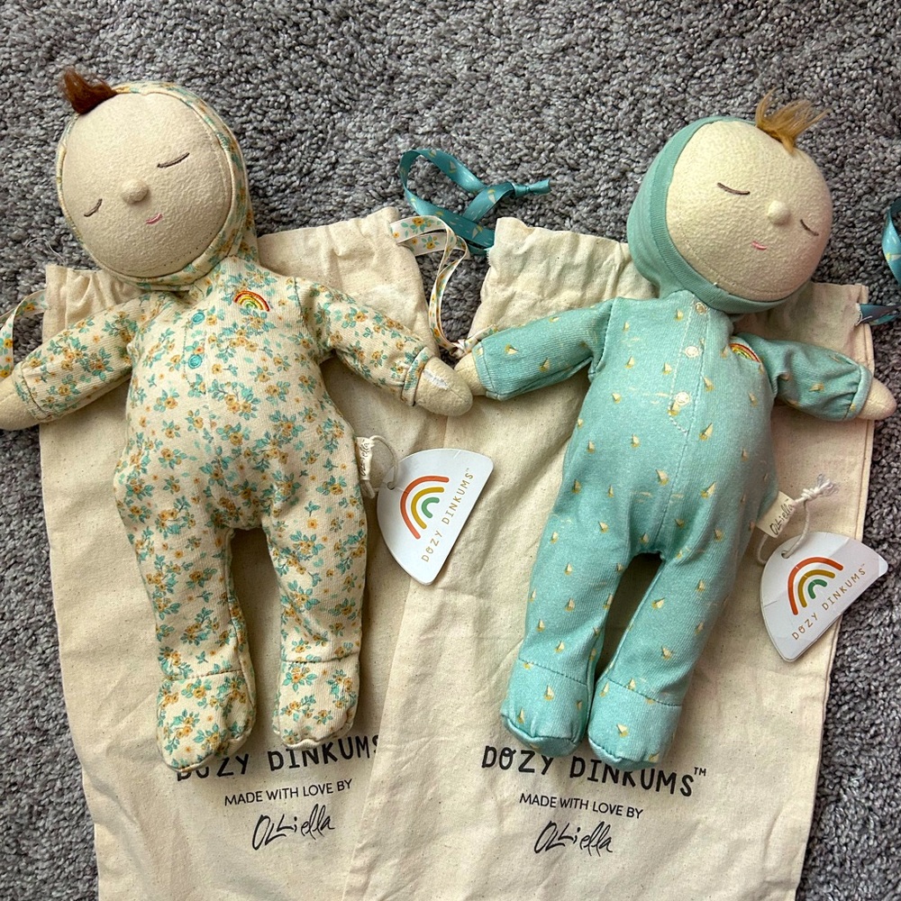 Pair of Dozy Dinkum Dolls